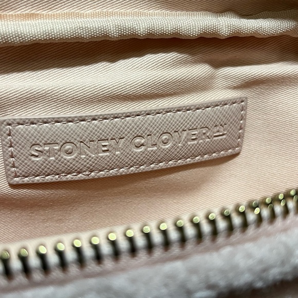 Stoney Clover Ln sherpa fanny pack Rosa - Picture 6 of 7